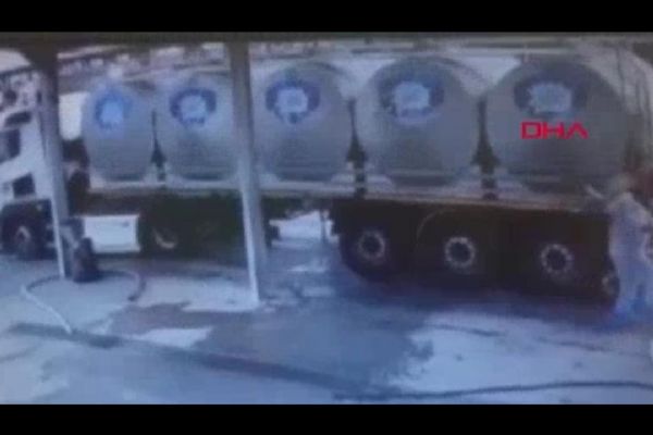 Acıpayandaki deprem süt tankerini böyle salladı