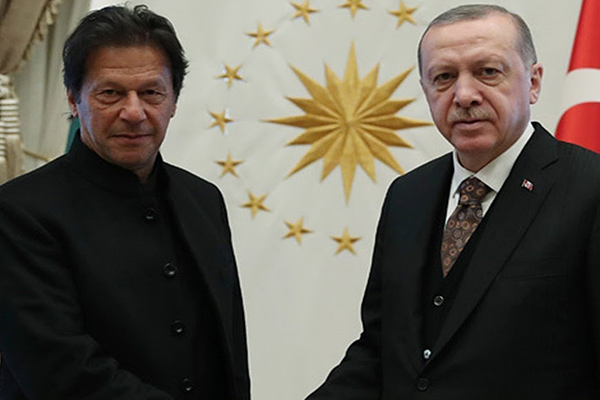 Pakistan Başbakanı Khan’dan övgü: Erdoğan ve Mahathir İslam dünyasının önde gelen iki lideri