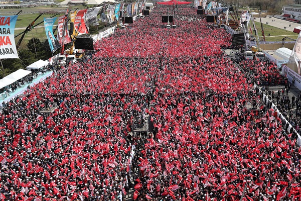 Erdoğan: 31 Mart'ta dünyanın öbür ucundan bizi tehdit edenlere öyle cevap vereceğiz ki...