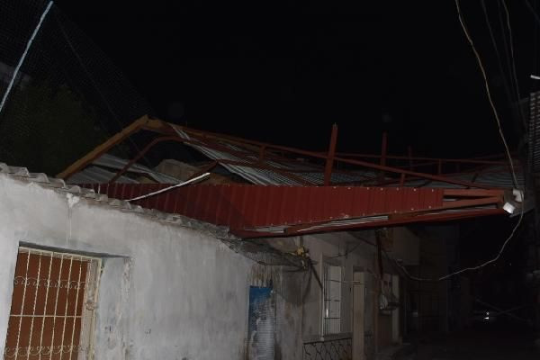 İzmir'de şiddetli fırtına