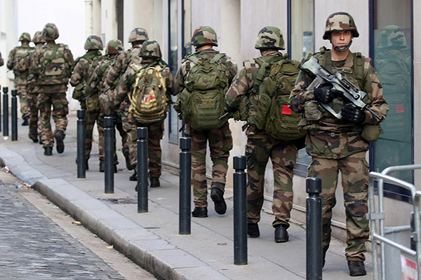 ‘Macron’un aldığı kararlar otoriter sersemlik’