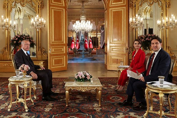 Erdoğan: Ayasofya'nın adını Ayasofya Camii yaparak müze sıfatından çıkabiliriz