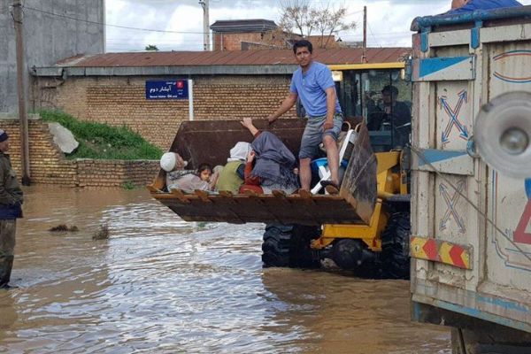 İran'da sel felaketinde 19 kişi öldü