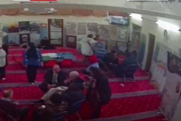 İngiltere'de, Brexit destekçisi İşçi Partisi liderine saldırdı