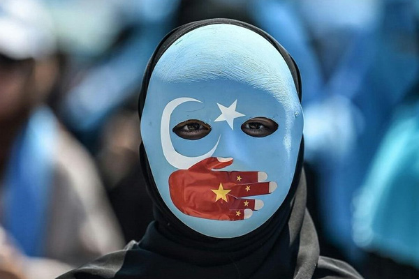 Mike Pompeo, Çin toplama kamplarından kurtarılan Uygurlarla bir araya geldi