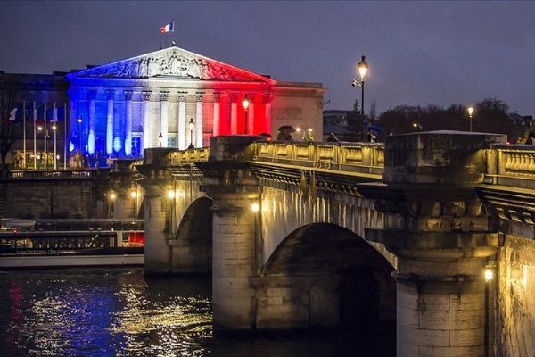 Fransa'da iki bakanın görevine son verildi