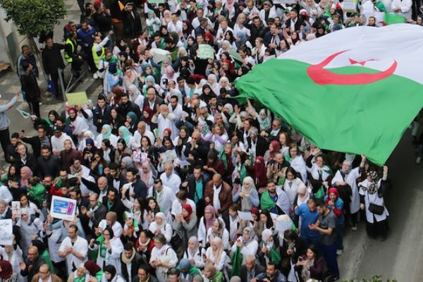 Cezayir'in demokrasi hayali