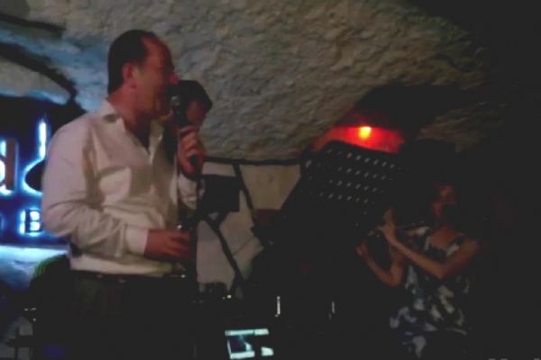 Edirne Belediye Başkanı Recep Gürkan darbenin şerefine kadeh kaldırıyor