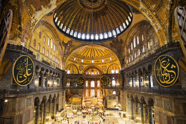 Murat Bardakçı'dan Ayasofya yorumu: Notre Dame Katedrali'nin başına da gelmişti