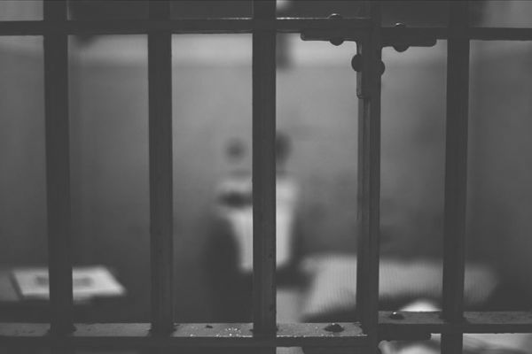 İsrail'den Filistinli tutuklulara cuma namazı yasağı