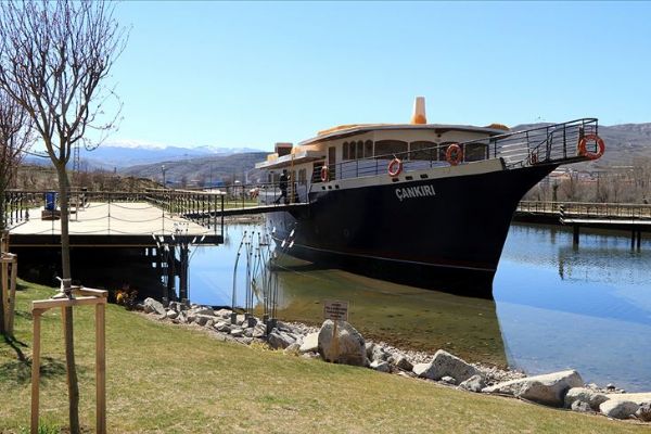 Uçak ve trenin ardından gemi de kütüphane oldu