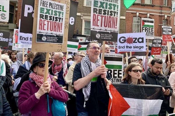 İsrail yanlıları Filistinlileri Londra'daki gösteride susturmak istedi