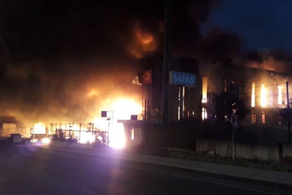 Kocaeli'de çıkan fabrika yangını söndürüldü