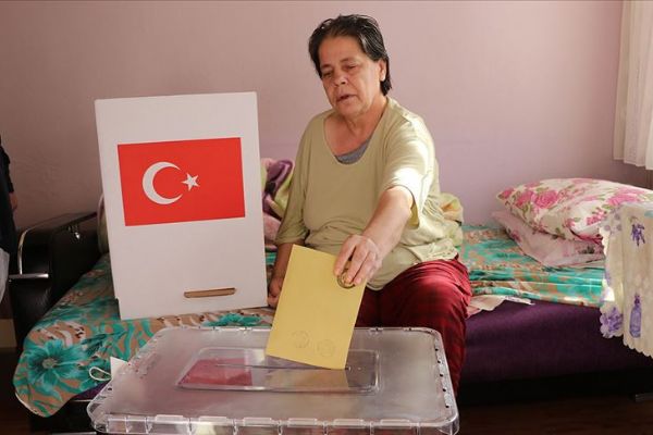 Sandık seçmenin ayağına gitti