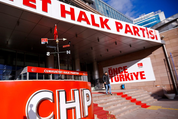CHP'liler genel merkezde toplanıyor