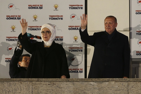 Erdoğan'dan tarihi balkon konuşması