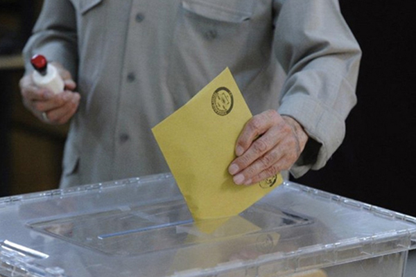 'Enflasyon, işsizlik ve paranın değer kaybetmesi oyların yönünü değiştirdi'