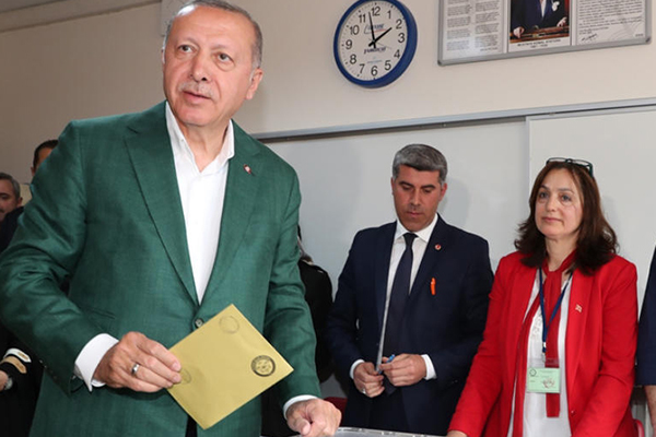 Euronews: Yerel seçimlerde AK Parti kaybederken, gücünü korudu