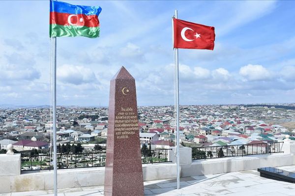 Azerbaycan'da Osmanlı şehitleri için anıt yaptırıldı