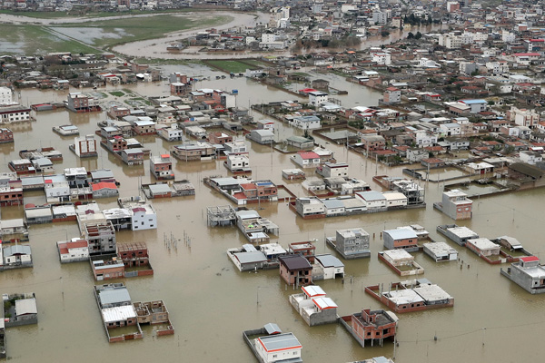İran Dışişleri Bakanlığı: ABD selzedelere yardım kanallarını engelliyor