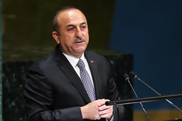 Mevlüt Çavuşoğlu: İslamiyeti terörle yan yana gösterenler terörü besliyor