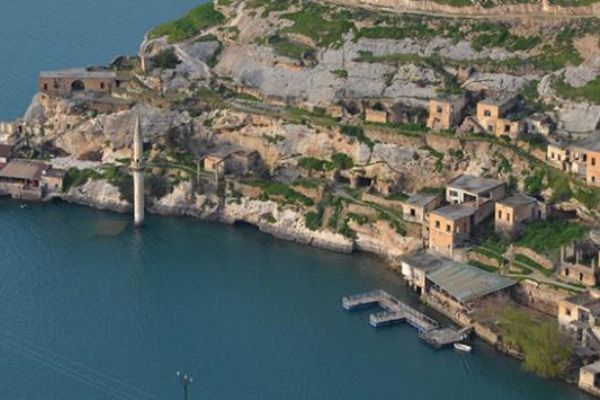 Sular altında kalan 'Savaşan Köyü' cazibe merkezi oluyor