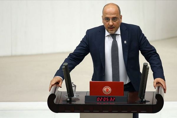 HDP'li Ahmet Şık tazminata mahkum edildi