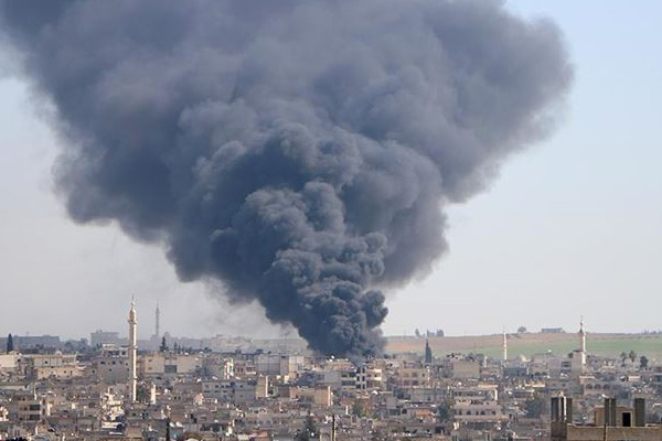 Esed rejimi İdlib'de pazar yerine saldırdı