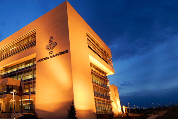 Eski AYM üyesinin cezası belli oldu