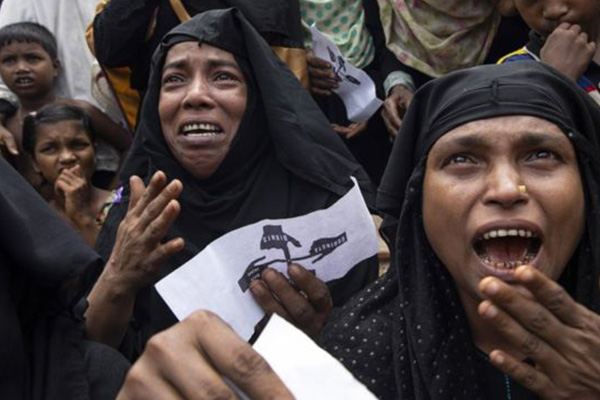 Myanmar ordusu tarlada çalışan Arakanlı Müslümanlara helikopterle saldırdı: 20 ölü