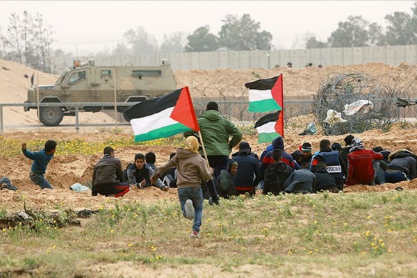 İsrail, Gazze sınırında 83 Filistinliyi yaraladı