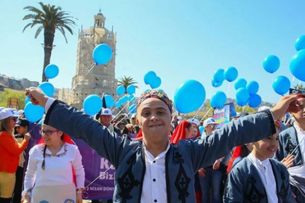 Balonlar 'otizm farkındalığı' için havalandı