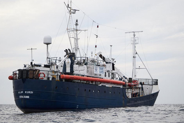 Göçmenleri taşıyan 'Alan Kurdi' gemisi 5 gündür denizde bekletiliyor