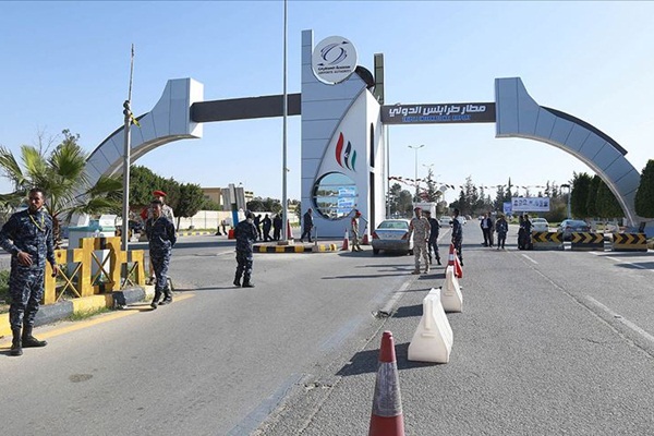 Hafter güçleri, Trablus Havalimanını vurdu