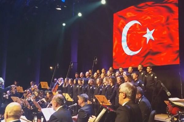 'Çevik Sesler Korosu' konser verdi