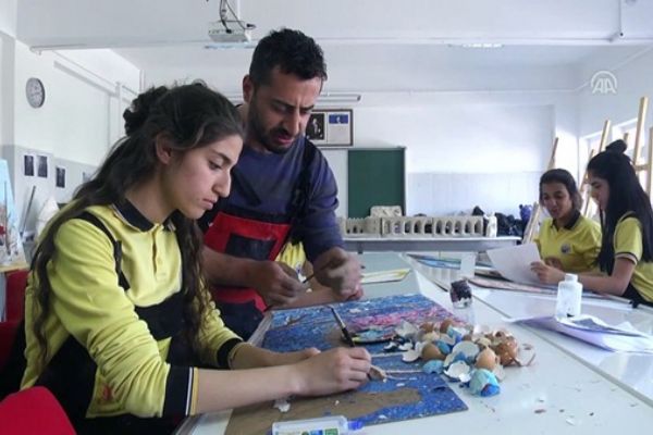 Geleceğin sanatçılarına uygulamalı eğitim