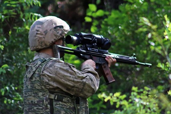 4 PKK'lı terörist teslim oldu