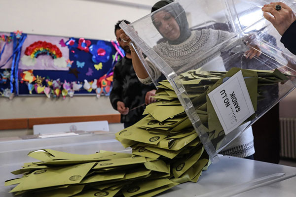 Kartal ve Kadıköy'de seçim görevlilerine soruşturma: Görevi kötüye kullanma
