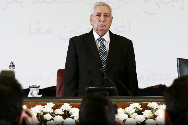 Cezayir genelkurmayı, mesajında bugün seçilen geçici cumhurbaşkanına değinmedi