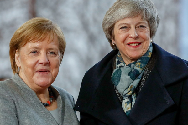 Merkel, Berlin’e gelen May’i karşılamadı