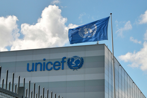 'Trablus'ta yarım milyona yakın çocuk doğrudan risk altında'