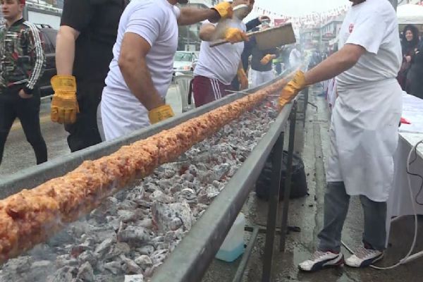 40 metrelik kebap saniyeler içinde tükendi