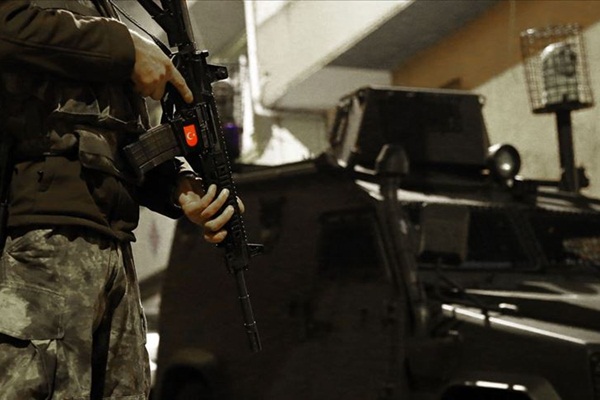 İzmir'de IŞİD operasyonu: 10 gözaltı