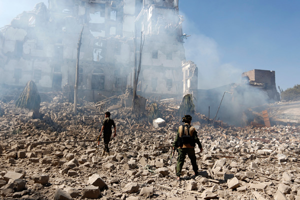 Riyad öncülüğündeki koalisyon Sana'yı vurdu