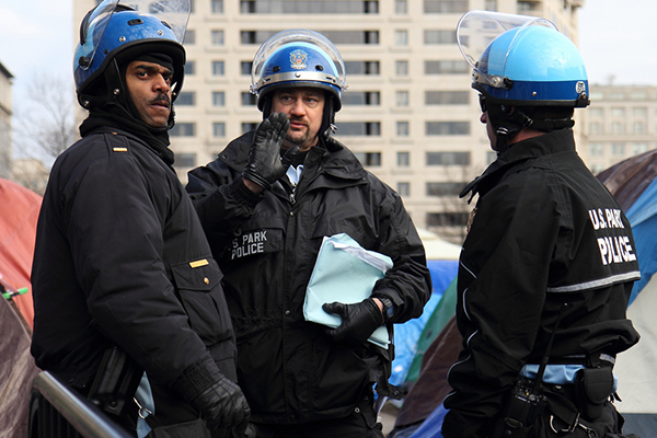 Almanya'da, Hamas'a yardım toplayan İslami derneklere şafak baskını!