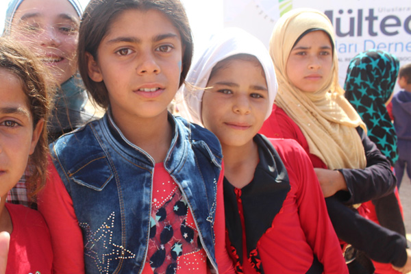 Uluslararası Mülteci Hakları Derneği’nden Suriyeli mültecilere yardımı kesen CHP’li başkana tepki