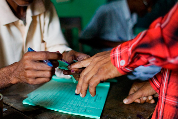 Hindistan'da 40 gün sürecek seçimler başladı