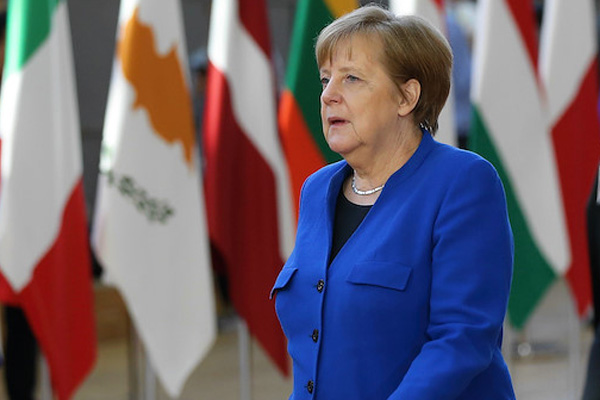 Almanya eski iç istihbarat başkanından Merkel'e göç eleştirisi