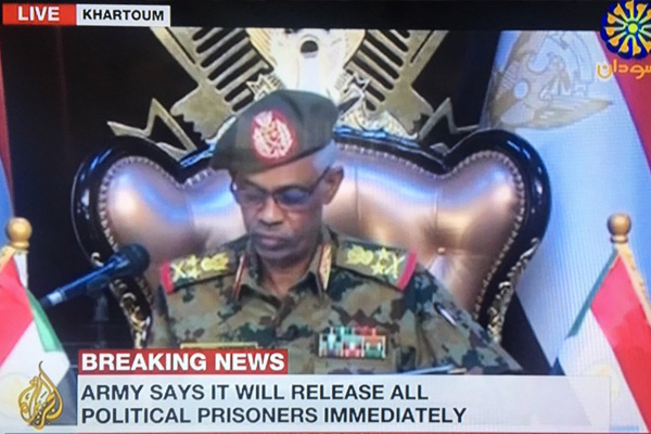 Sudan'da darbe bildirisi okundu!