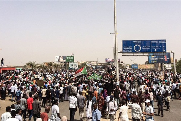 Sudanlı aktivistlerden gösterilerin sürmesi çağrısı